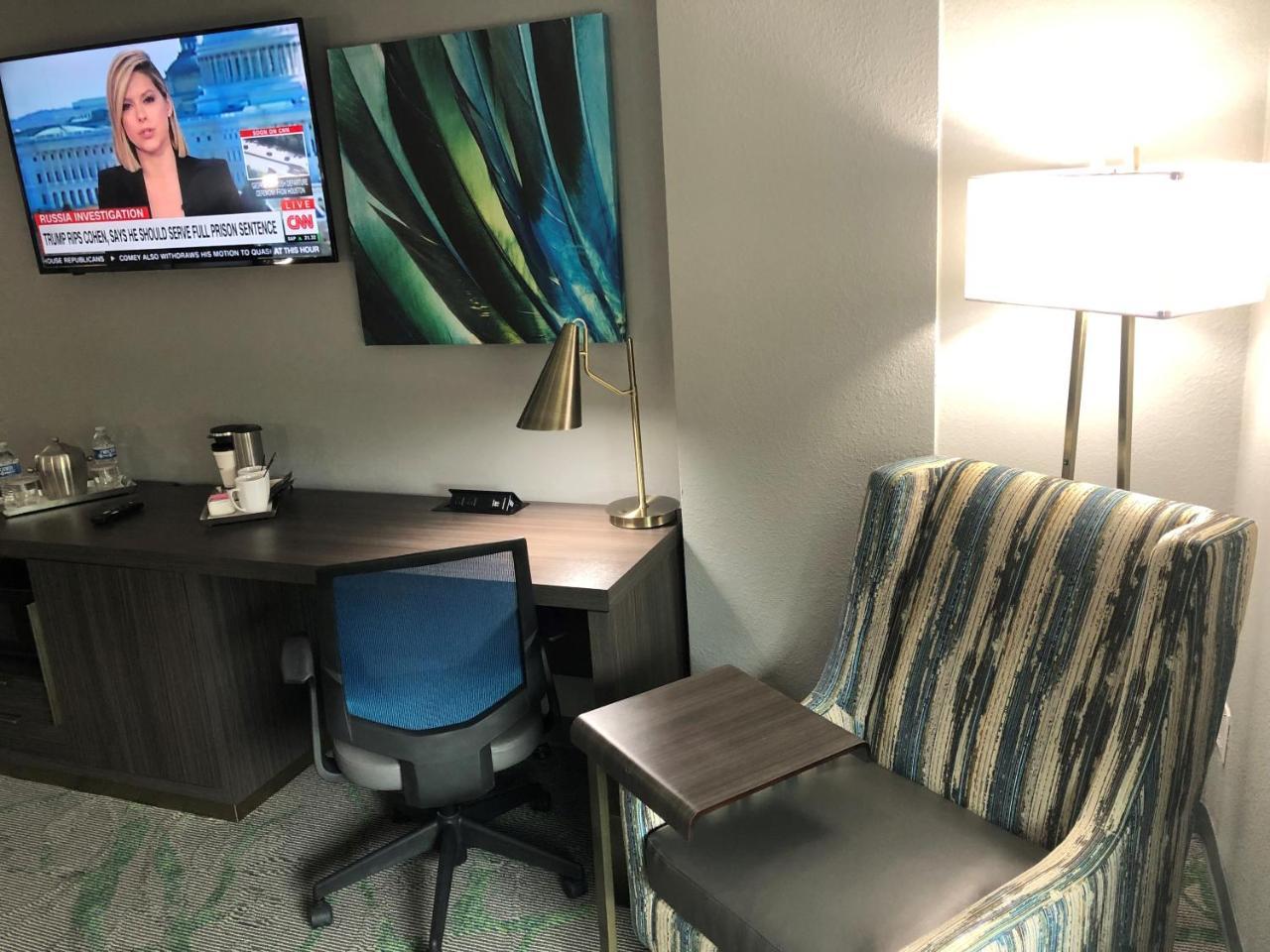 Hotel Radisson Airport 3*